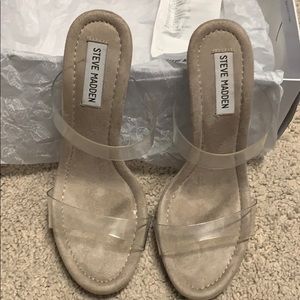 Glassy cleat platform